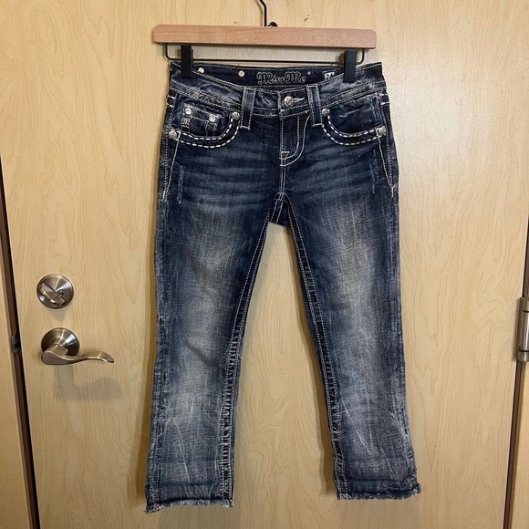 Miss Me Signature Cropped Jeans - Picture 4 of 5